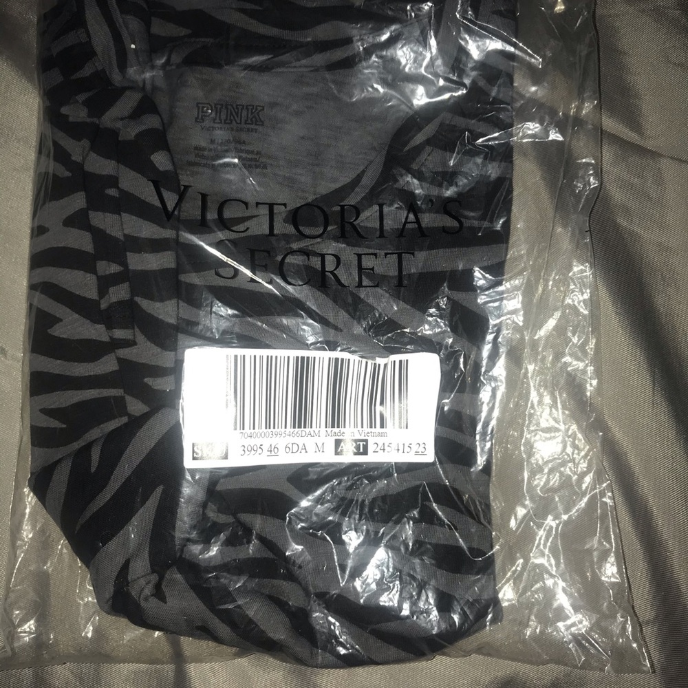 VS PINK zebra print gray/black shirt size M
